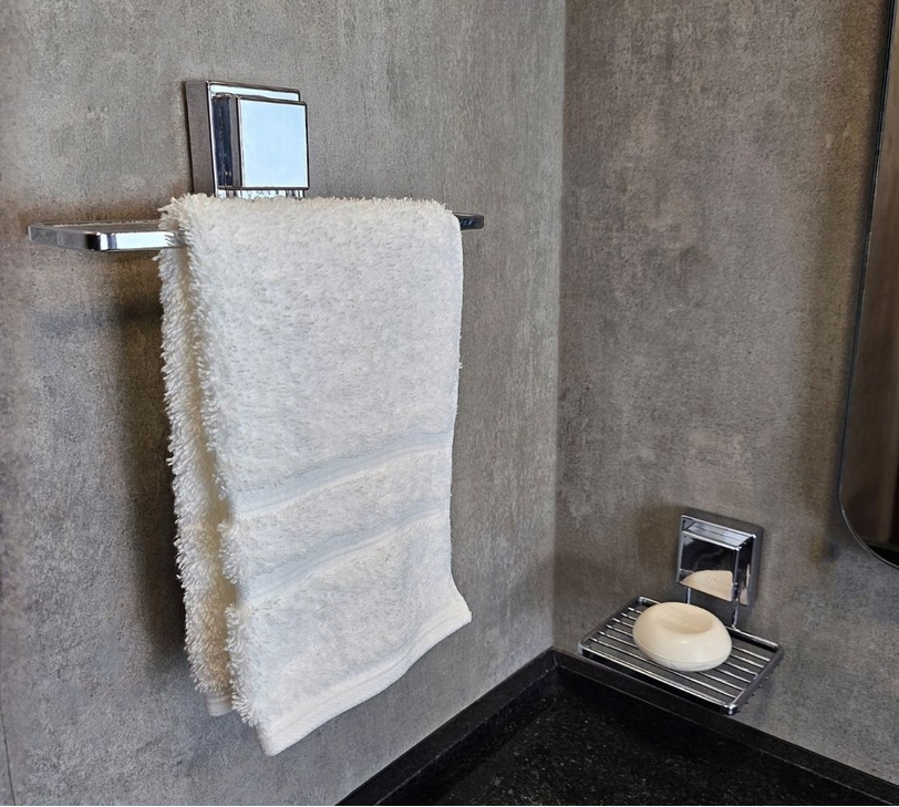 Toalheiro de Lavabo 25cm com Adesivo hover